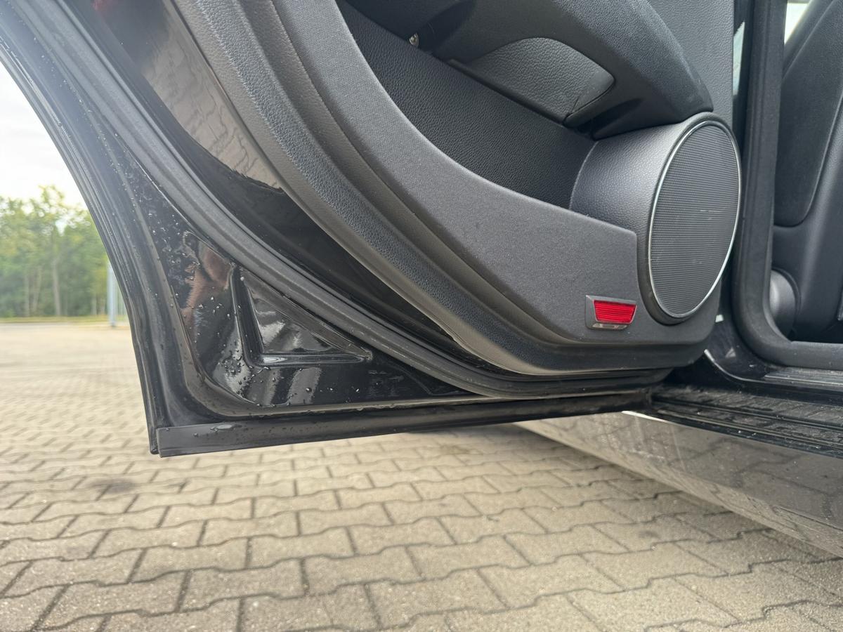 Mercedes C Klasse S204 original T&uuml;r hinten links 197 Obsidianschwarz Kombi Rohbau Bj.2009